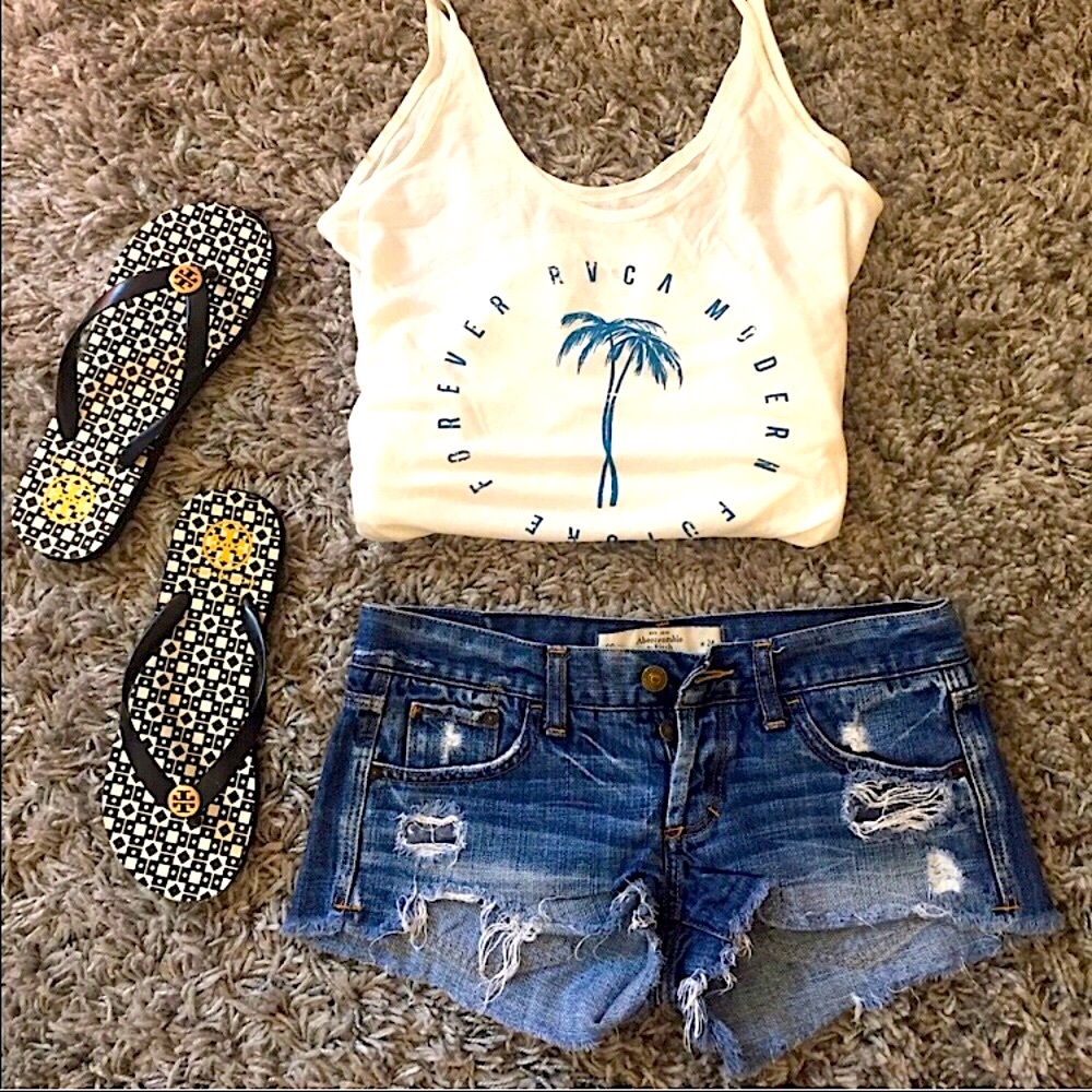 💕 Abercrombie & Fitch Denim Shorts - Size 24